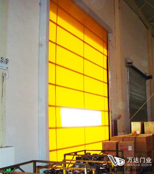 东山工厂堆积门